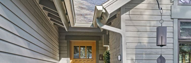 Others Private Hot Tub and Spacious Deck Retreat - Charming Escape