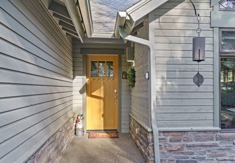 Others Private Hot Tub and Spacious Deck Retreat - Charming Escape