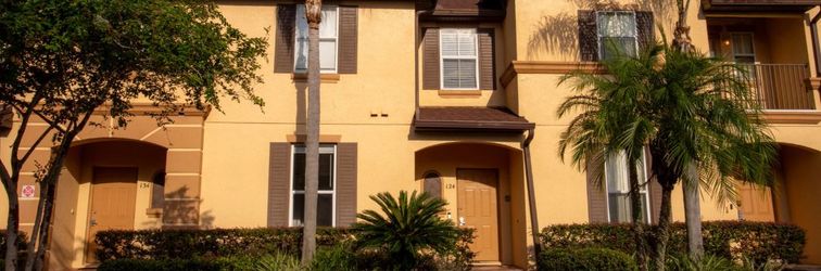 Others Access to Pool, Gym and Community Amenities - Beautiful Townhouse