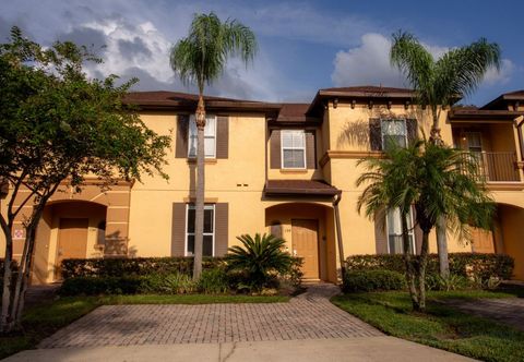 Others Access to Pool, Gym and Community Amenities - Beautiful Townhouse