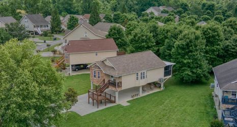 อื่นๆ 2 Wind Down Oasis: 2-Bed Oasis with River Access, Hot Tub, and Outdoor Fun – Sleeps 6 Comfortably