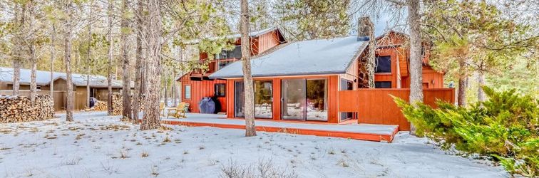 Others Forest retreat with a hot tub and bikes - pool access & minutes from the village