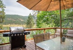 อื่นๆ 2 Stunning Waterfront Haven - Mountain Views, Dock, BBQ