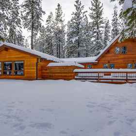 Hotel Exterior 1 Charming Chalet with Private Hot Tub and Game Room - Cozy Retreat, Deschutes County Hotels