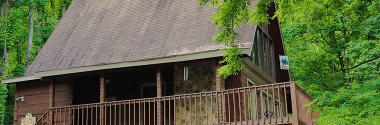 기타 Private Cabin with Hot Tub and Pool Table - Gorgeous Secluded Retreat