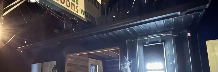 其他 Luxurious Living Room and Kitchenette - Modern Oasis