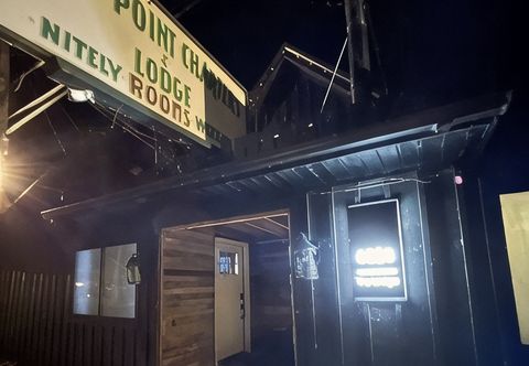 其他 Luxurious Living Room and Kitchenette - Modern Oasis