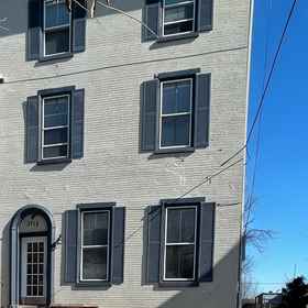 Hotel Exterior1Exposed Brick and Modern Kitchen Amenities - Charming Historic Retreat,特拉华州公寓