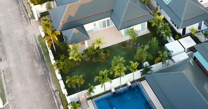 Others Big swimming pool garden villa