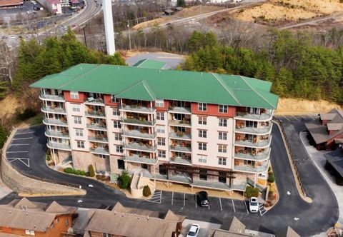 Khác Spectacular Views and Modern Comforts - Exquisite Smoky Mountain Retreat