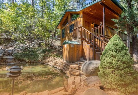 Others Cozy Cabin with Fireplace and Whirlpool Tub - Serene Mountain Escape