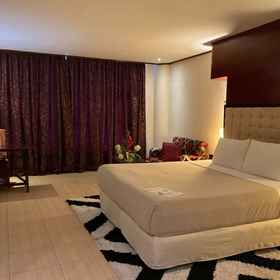 Logo 1 宿霧杜西尼亞酒店及套房-麥克坦機場酒店, The Rabbit Hole Mactan 酒店