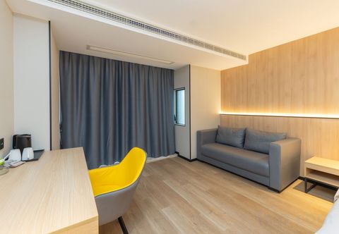 Others magico Hotel (Chongqing Longhu Times Shiyou Road Subway Station)
