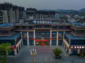 Fuquan Fanhuali Hotel, THB 908.73