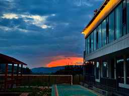 Nilka Yuanlin Station Homestay