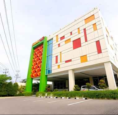 อื่นๆ 2 Front One Hotel Purwodadi