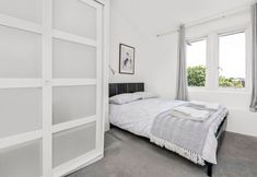 Others 2 Fabolous 2 bedroom Flat near Westfield Shopping!