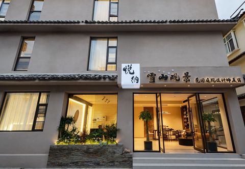 Others YUEN Yue Na · Snow Mountain View | Sky Garden · Collector's Art Snow-Reflected Luxury Lodge