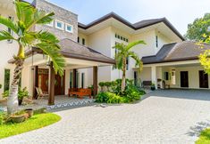 Lainnya 2 Rowe's Villa | Spacious 5BR for Family & Friend