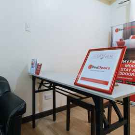 Hotel Interior/Public Areas 1 Mervin's Terraces by RedDoorz, Hotel Mapúa University Makati