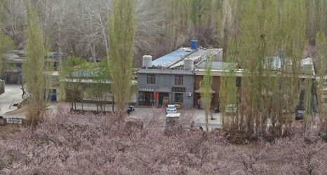 其他 2 100m to Mingsha Mountain Inn