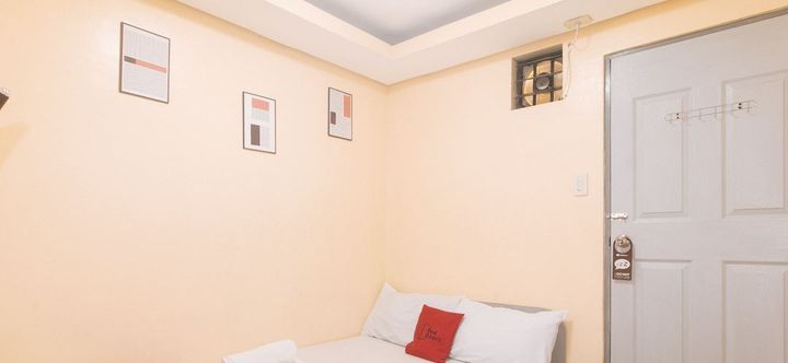 Others 2 RedDoorz @ LYOTO Bed and Breakfast near NAIA Terminal