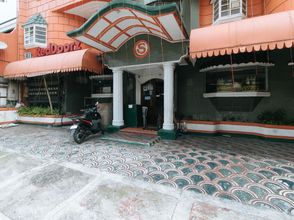 Lain-lain 4 RedDoorz Near East Avenue Medical Center