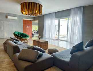 Lainnya 2 The Luxurious A Famosa 245