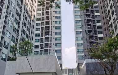 อื่นๆ 2 Llx Apartments at the Base Condo