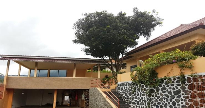 Khác Parama Guesthouse near Selecta Batu