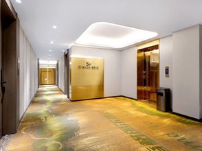 อื่นๆ 4 Chandelier Hotel