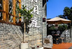 Others 3 Moon River Inn