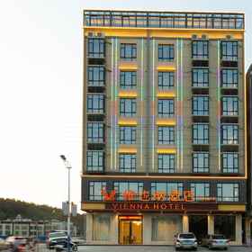 Hotel Exterior1Vienna Hotel (Huazhou Lvjing International),四季酒店飯店