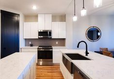 其他 5 Loop, New Luxurious Large 3BR, Sleeps 9 + Parking