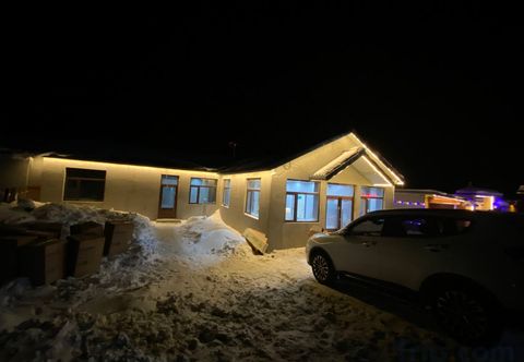 Others Encountering in Winter