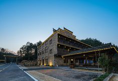 Lain-lain 2 Floral Hotel · shuilushan residential hotel (Wuyuan)