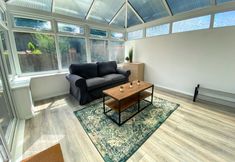 Others 2 OnSiteStays - Ideal Long Term Retreat, 2-Br House with Conservatory, Parking & Wi-Fi