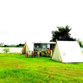 Hotel Interior/Public Areas 1 Flower Fairy RV Camp, Hotel Vienna Hotel Parking Lot