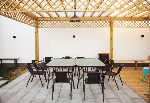 Others Beijing is not also happy at home