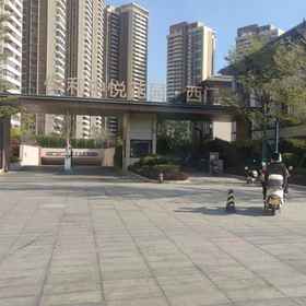 Hotel Exterior 1 Bali Homestay (Maoming Diancheng Poly Metropolis Branch), 四季酒店 Hotels