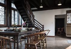 Others 3 Deyuelou Inn