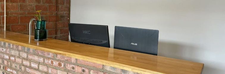 Khác Dali: Sometimes by the Stream, Beside Mountains and Clouds Travel Peach Blossom Retreat