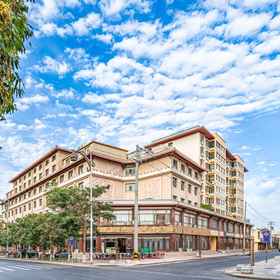 Hotel Exterior 1 Dunhuang Zhenyue ● Jinman International Hotel (Shazhou Night Market), 敦煌国际饭店-停车场 酒店