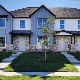 Logo1Loft, New Luxurious Large 3BR, Sleeps 9 + Parking,科林县飯店