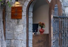 Others 7 Dali Ancient City Pedestrian Street Meishu B & B (Red Longjing Shop)