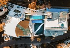 Others 5 Water flows in moon Hotel