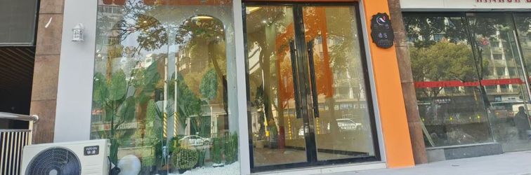 Lain-lain Roman Holiday Inn (Shop at Yongshu Road Metro Station in August 1st Place)