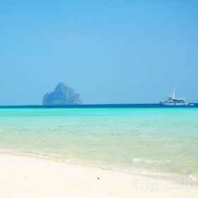 Hotel Exterior 1 Lingshui dream Sky Lake Hot Spring Hotel, Lingshui Lizu Zizhixian Hotels