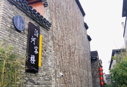 อื่นๆ Riverside Inn