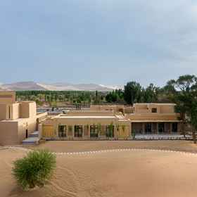 Hotel Exterior1Dongyi Dunhuang Hotels and Resorts,阿克塞哈萨克族自治县飯店